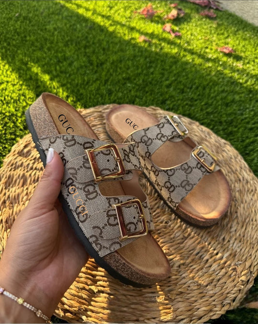 Chinelo monograma
